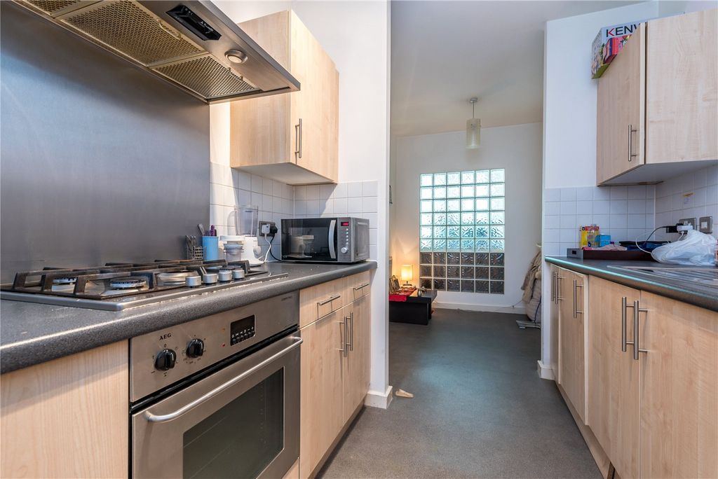 Property photo 2 of 7 Kitchen