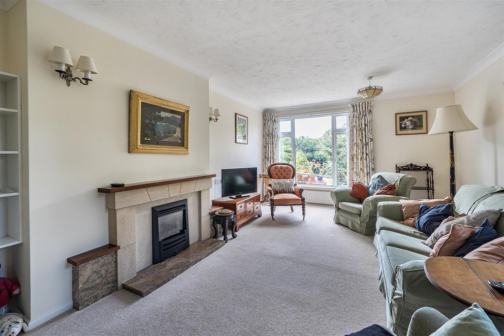 Property photo 3 of 15 Sitting Room