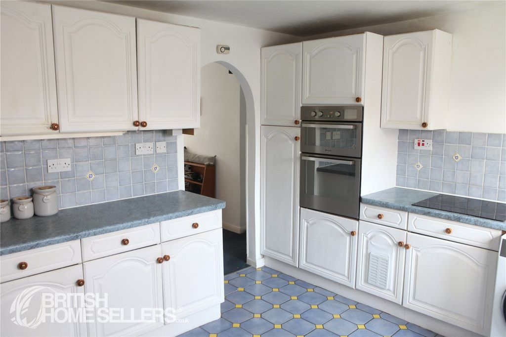 Property photo 3 of 14 4