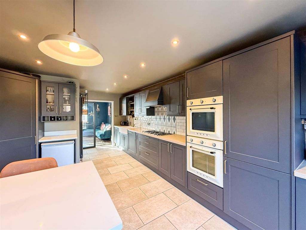 Property photo 3 of 37 Kitchen