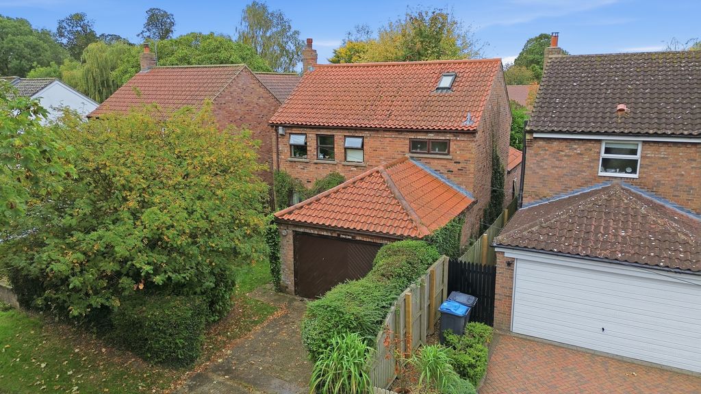 Property photo 1 of 22 Pondbank001