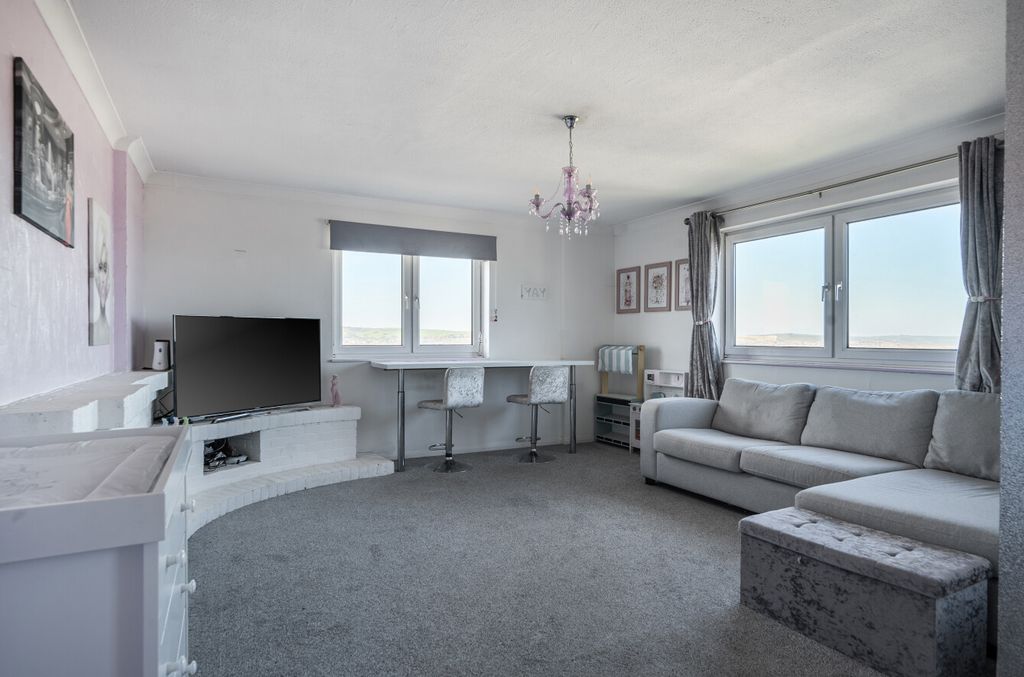 Property photo 2 of 14 1439100-19-69d52c...