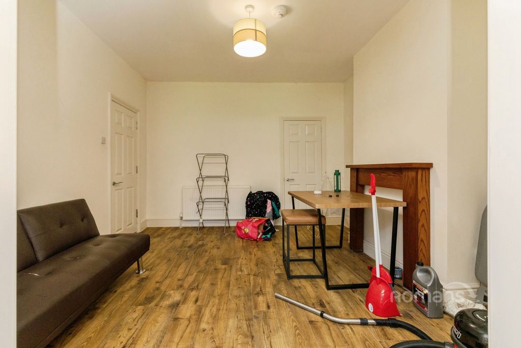 Property photo 3 of 16 Pbox-Img.Jpg