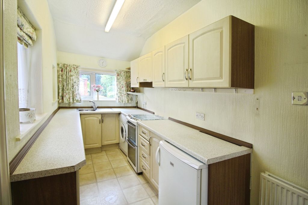 Property photo 3 of 18 Kitchen