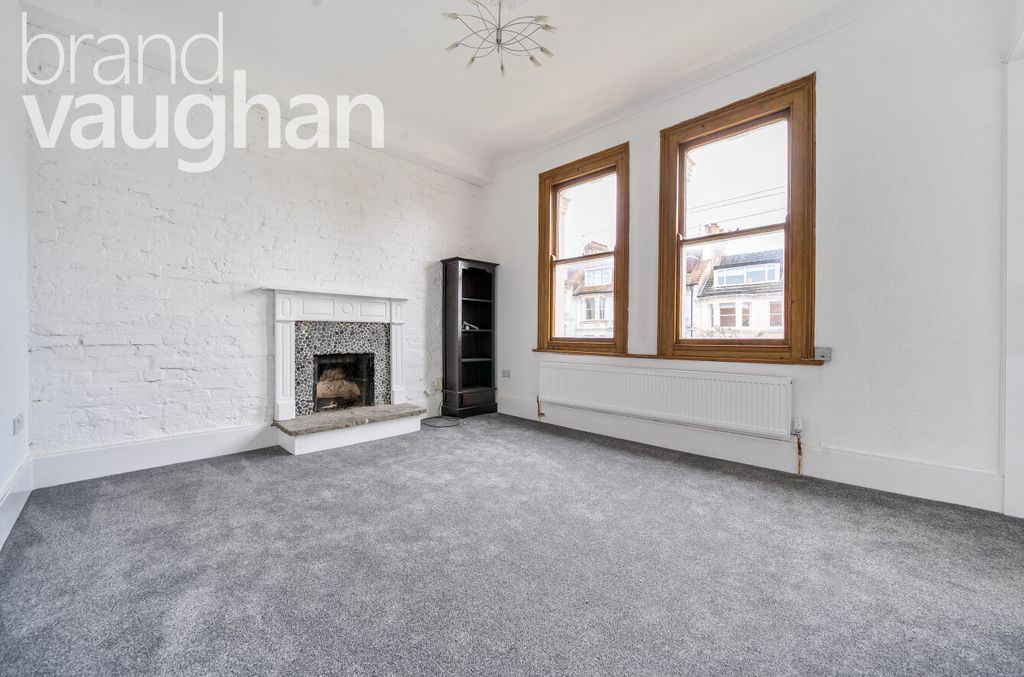 Property photo 2 of 9 74B51Ffa-7d9c-4Cb...