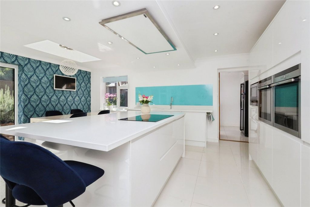 Property photo 2 of 32 Picture No. 09