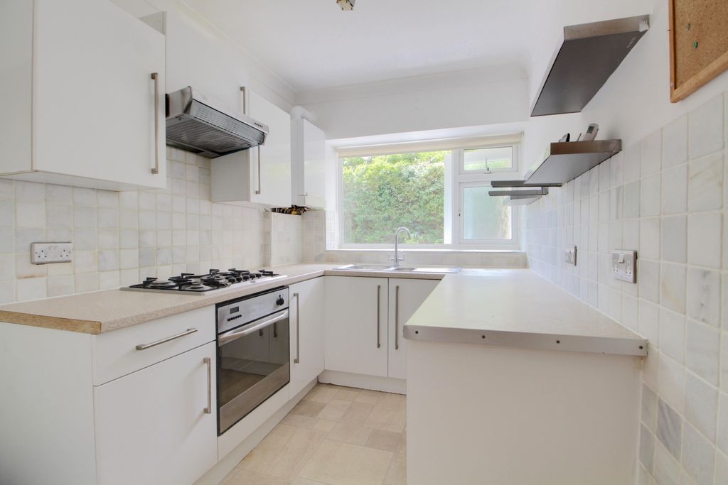 Property photo 3 of 9 Kitchen