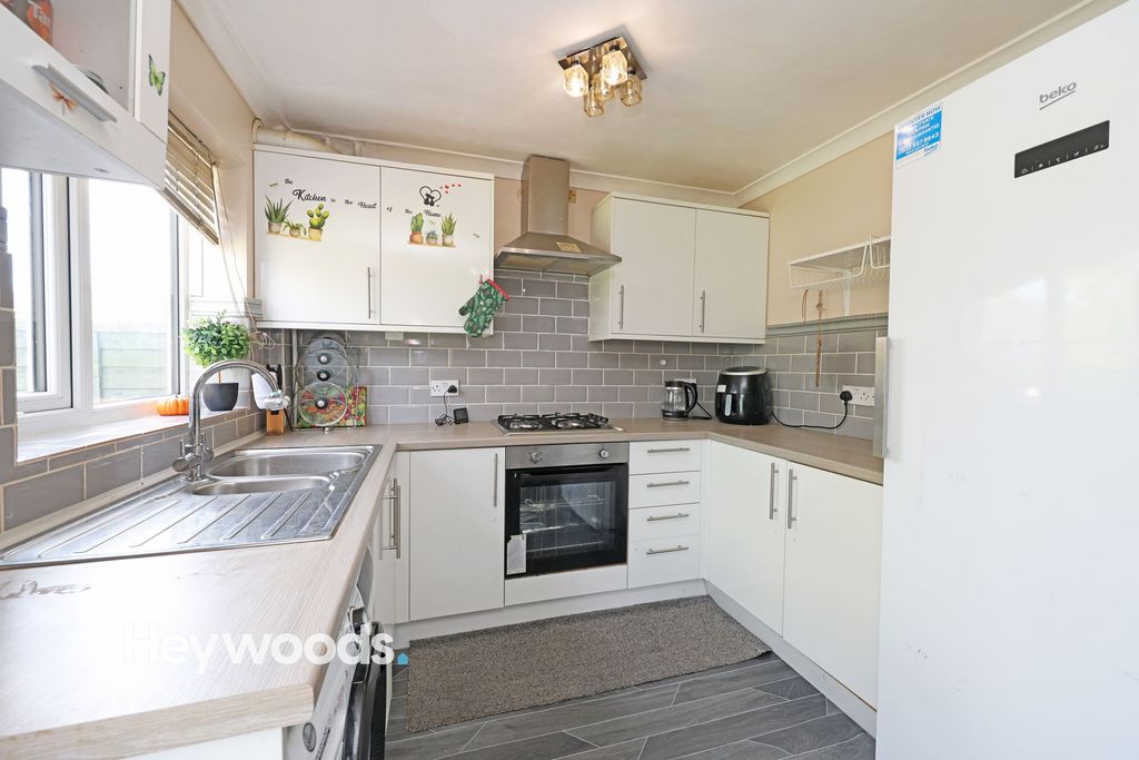 Property photo 3 of 27