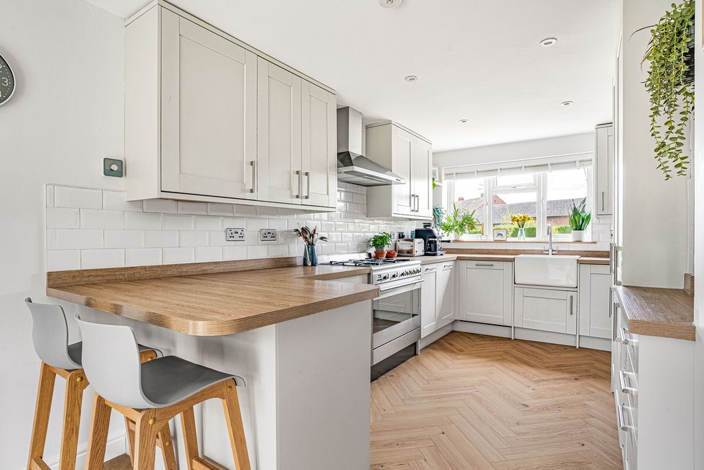 Property photo 2 of 21