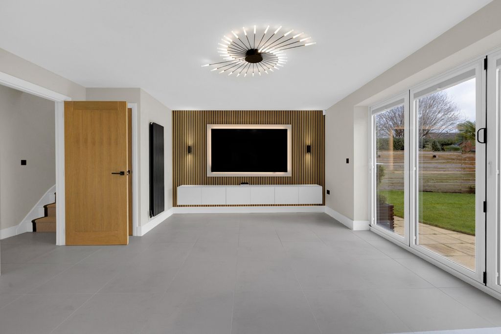 Property photo 3 of 29 4585174