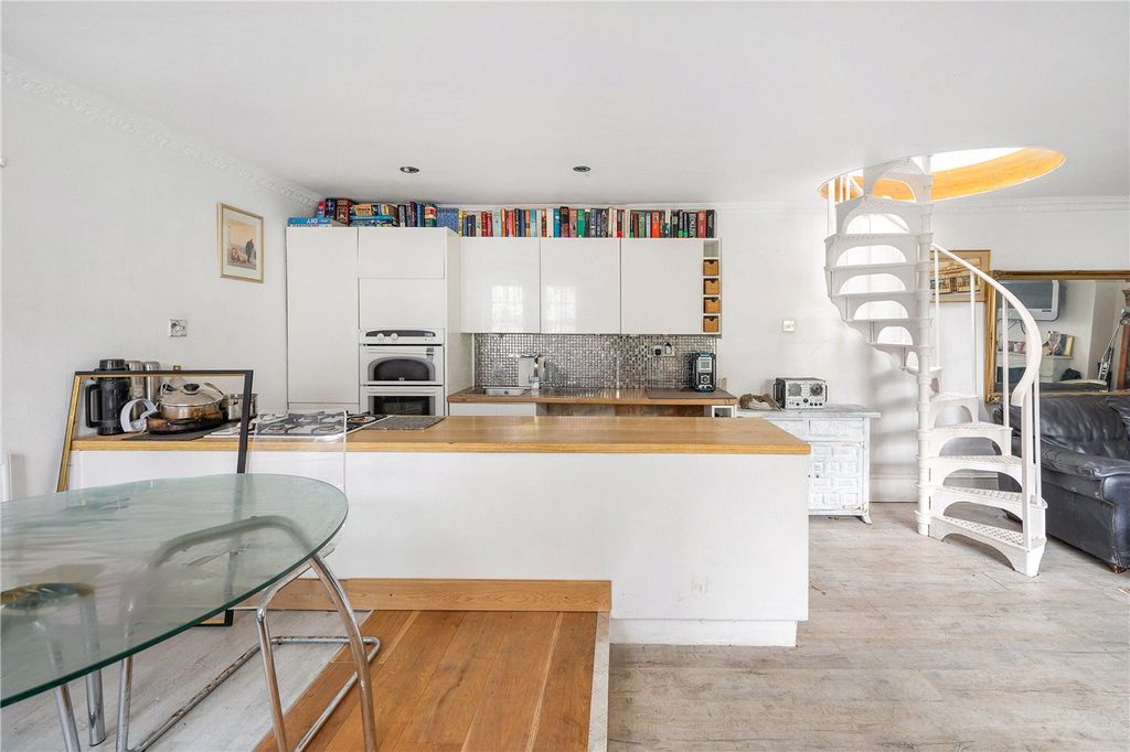 Property photo 3 of 7 Kitchen/Dining Area