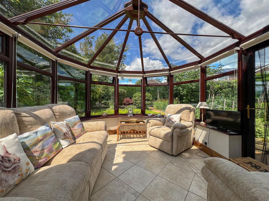 Property photo 2 of 36 Conservatory