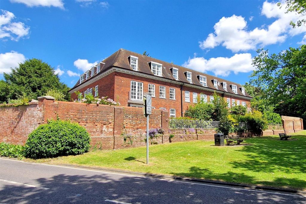 Additional image 15 of 2 bed flat for saleSpriggs Court, Palmers Hill, Epping CM16