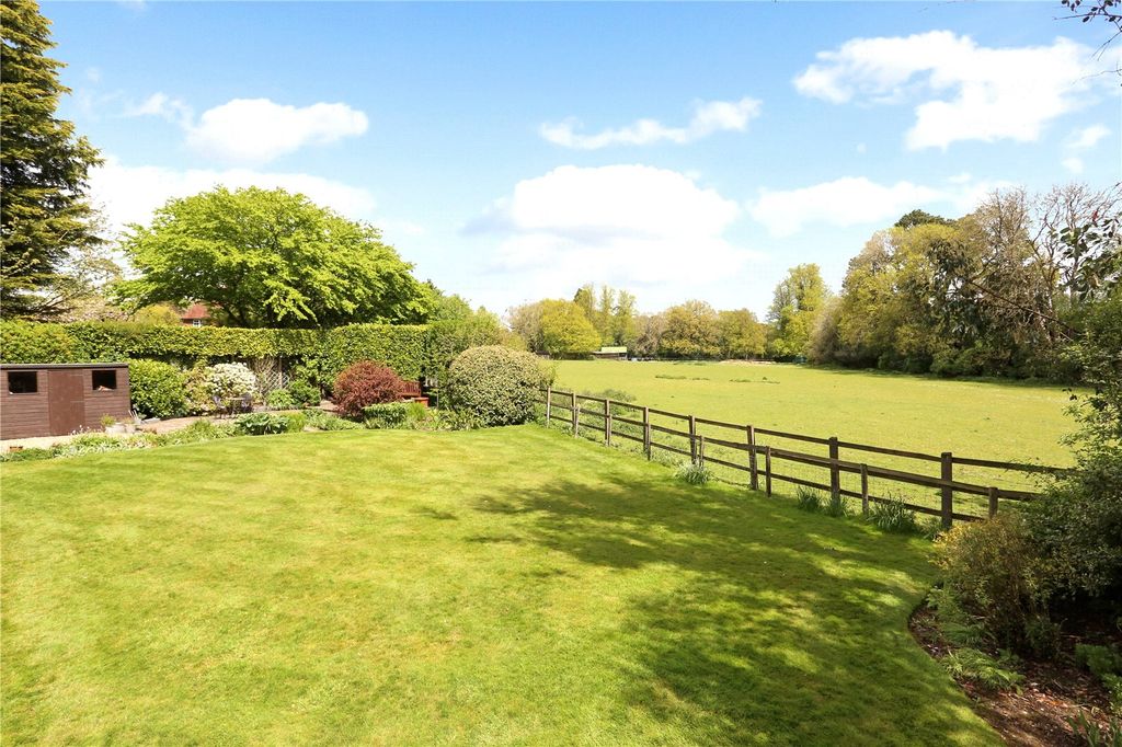 Property photo 3 of 12 Garden