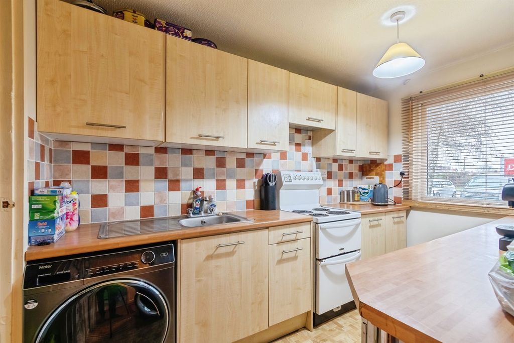 Property photo 2 of 20