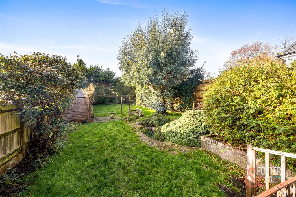 Property photo 2 of 22 Solway Avenue, 1-005.Jpg