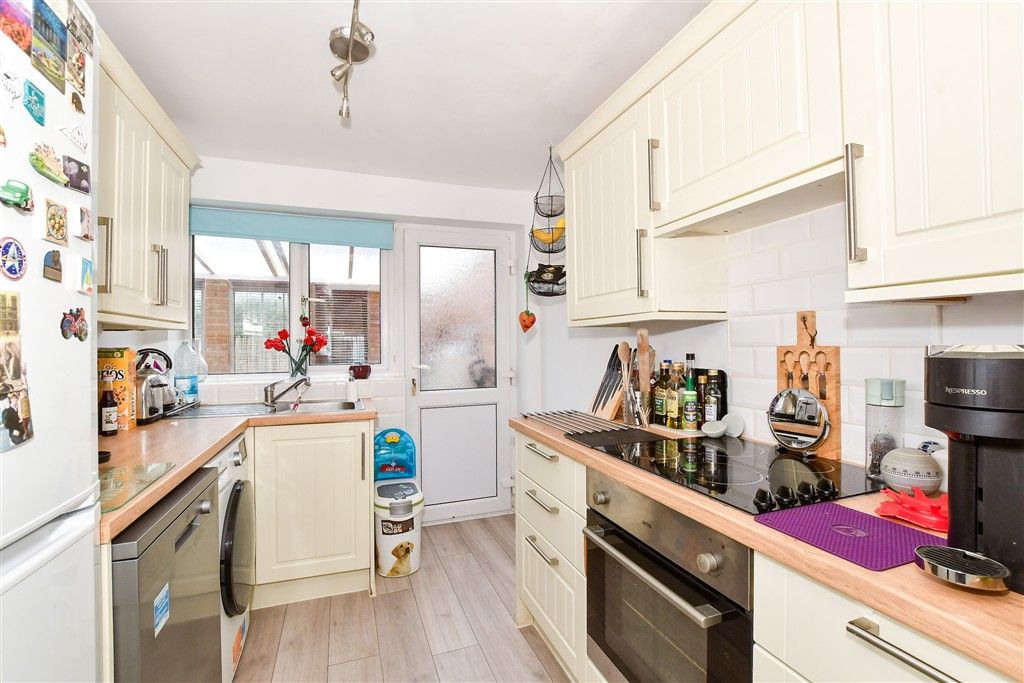 Property photo 3 of 12 Kitchen