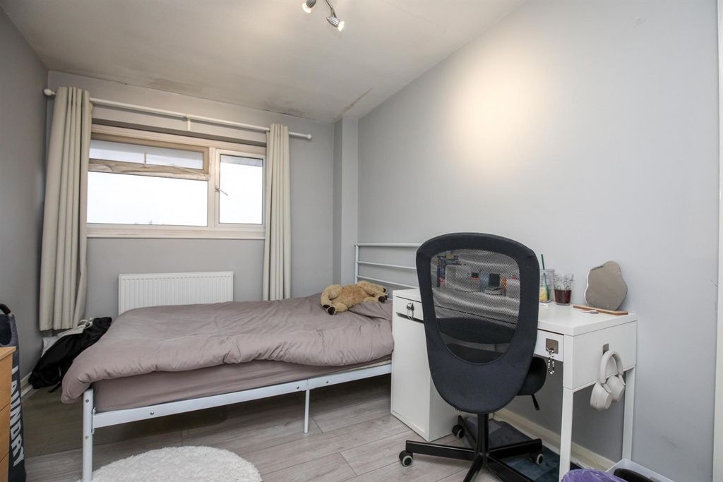 Property photo 3 of 10 Bedroom 2.Jpg