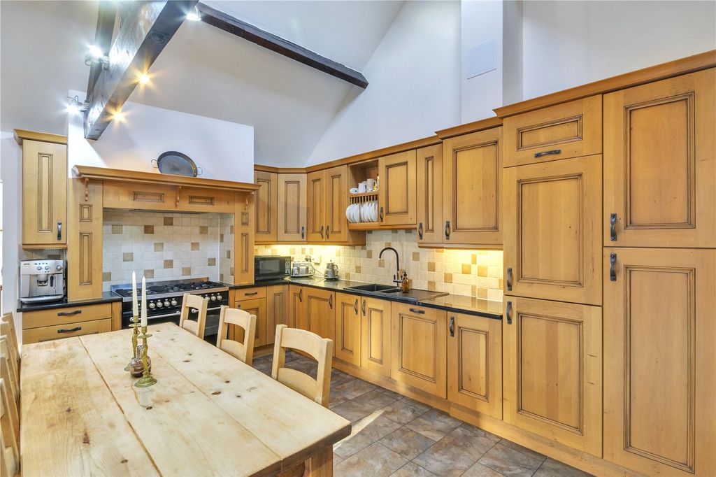 Property photo 2 of 30 Picture No. 02