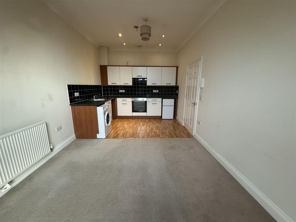 Property photo 2 of 6 Kitchen