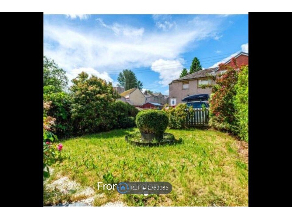Property photo 3 of 11 Mature Front Garden