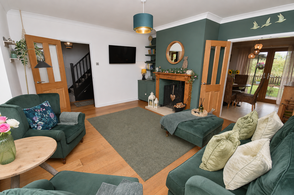Property photo 3 of 19 Lounge