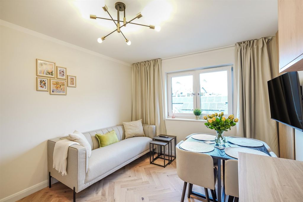 Property photo 2 of 18 4B South William St-16.Jpg