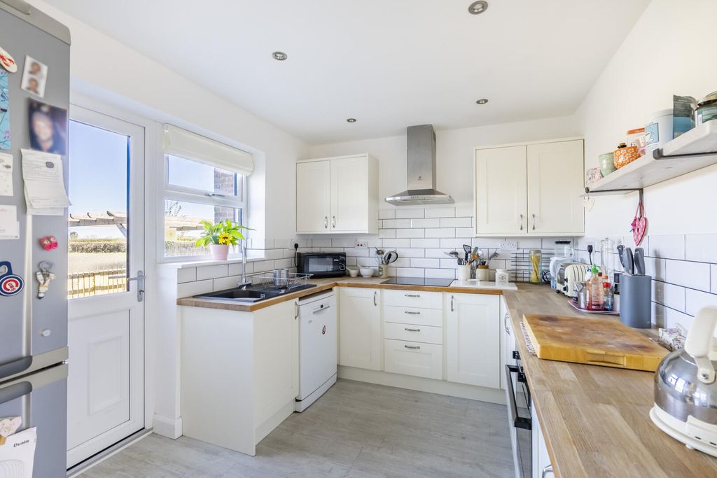 Property photo 2 of 18 Kitchen
