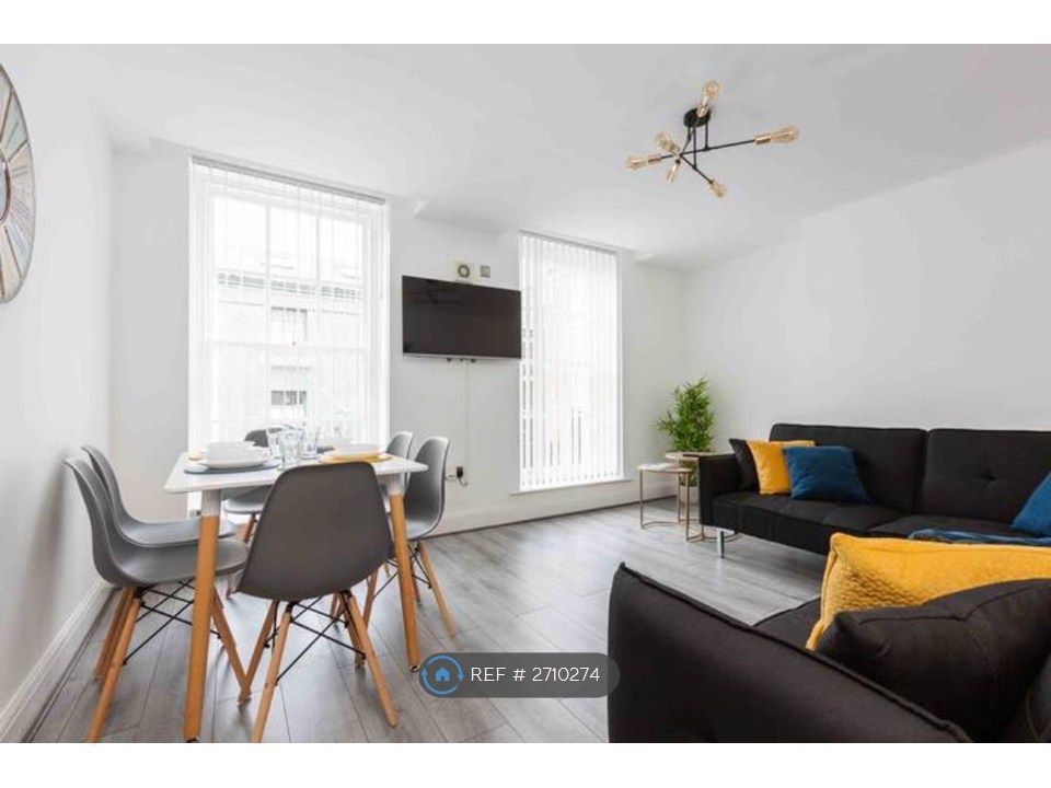 Property photo 1 of 21 Living Room