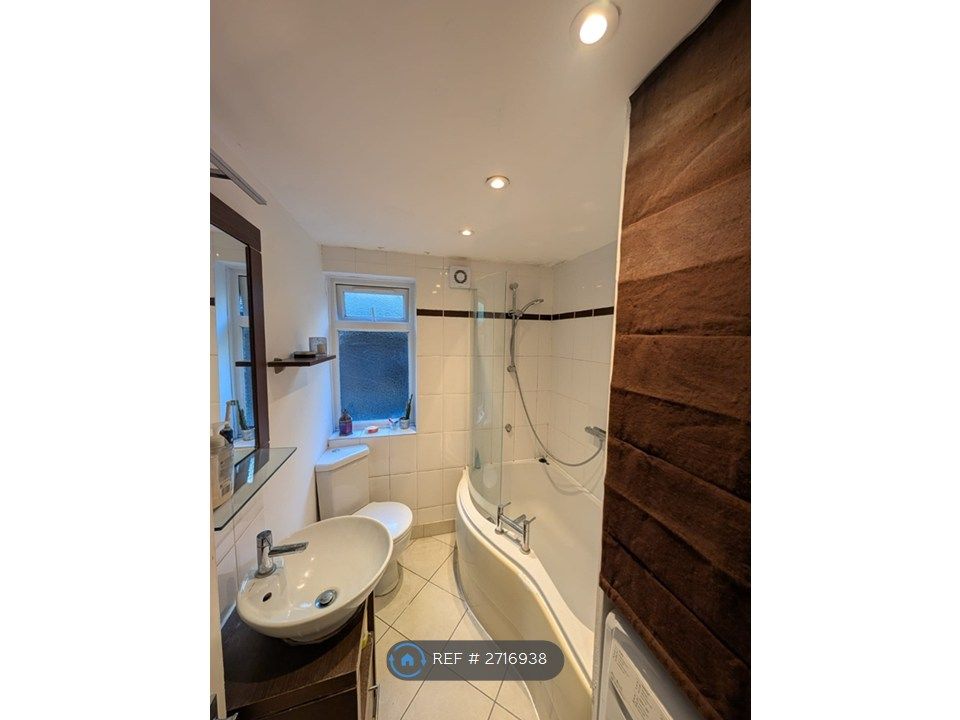 Property photo 3 of 14 Bathroom