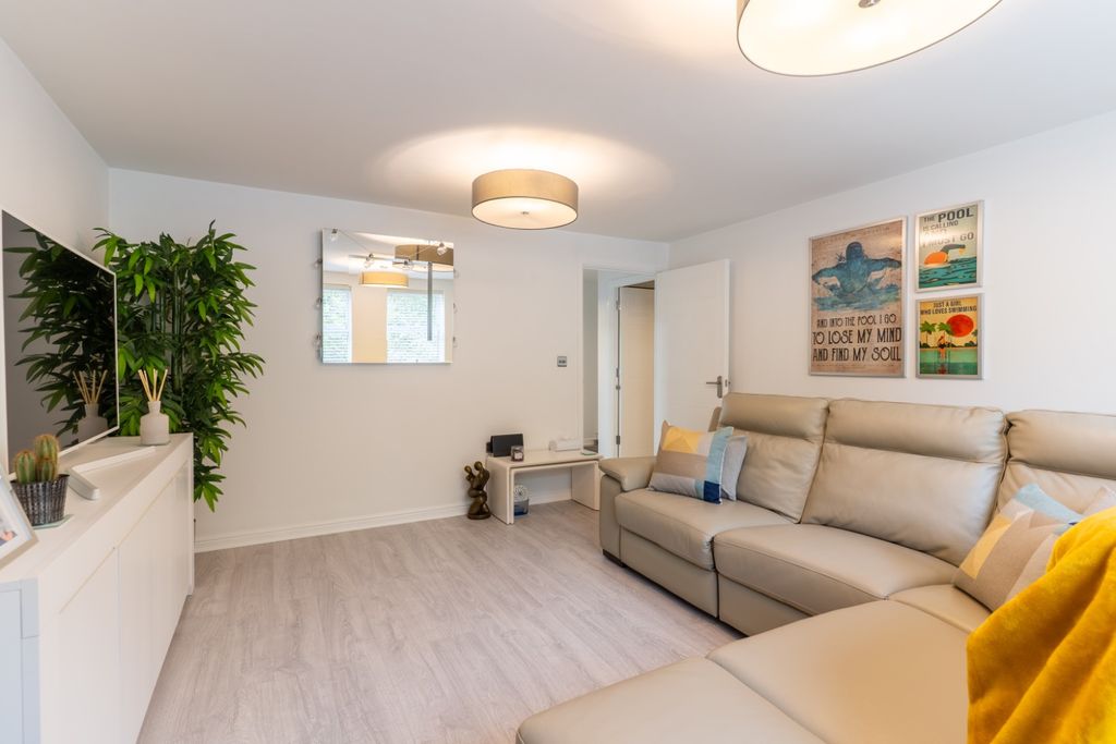 Property photo 1 of 11 5014330