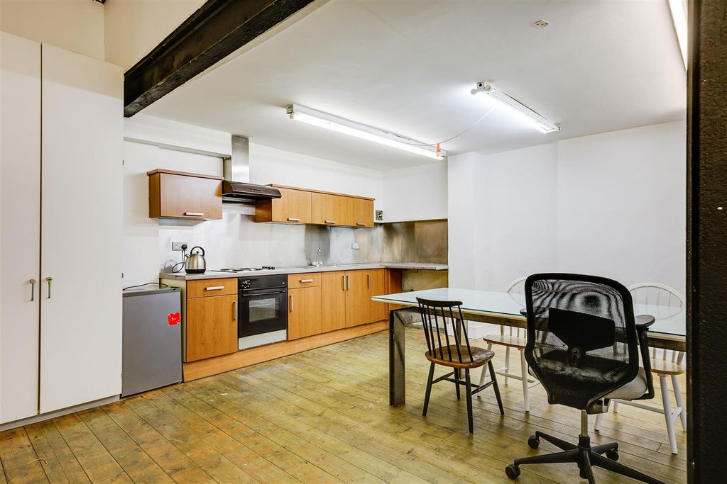 Property photo 3 of 10 Nimrod Passage 2-9.Jpg