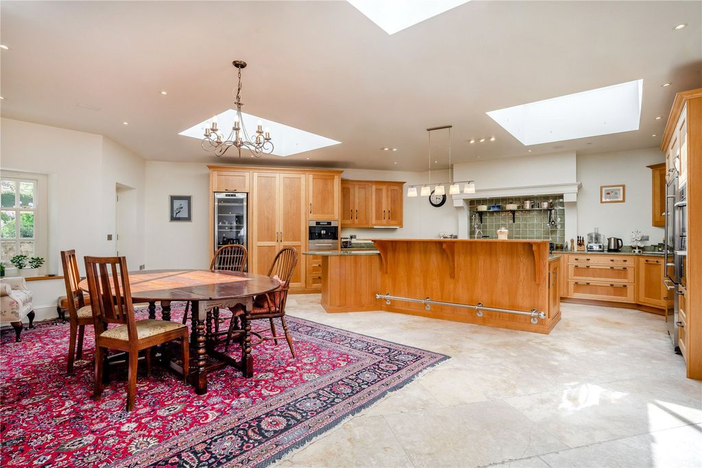 Property photo 3 of 33 Breakfast/Kitchen