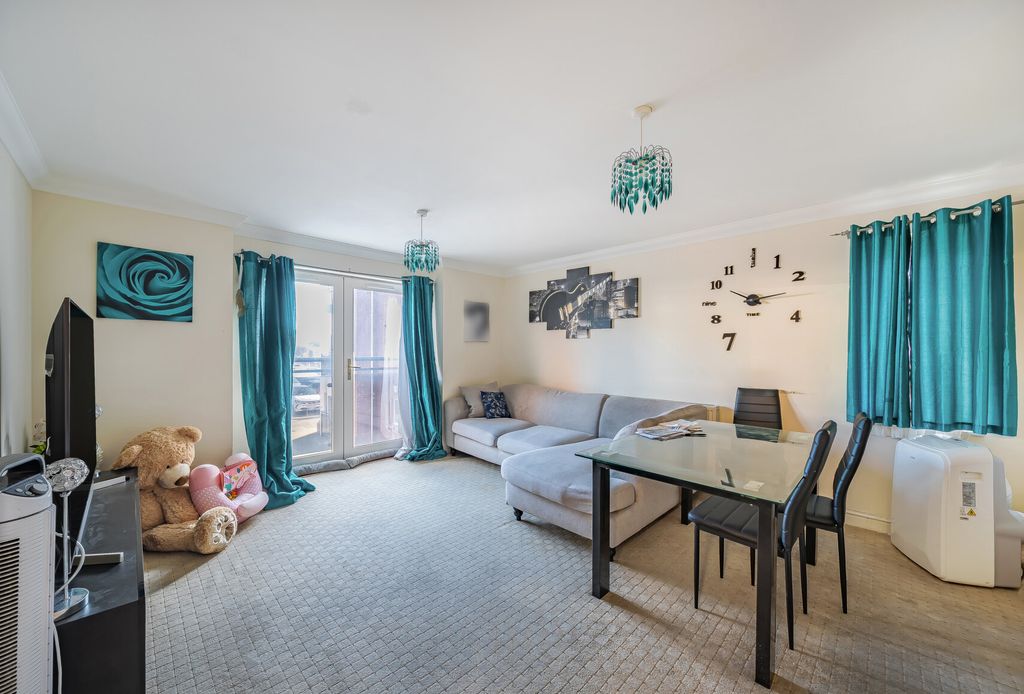 Property photo 2 of 9 1372218-6-68Fb447...