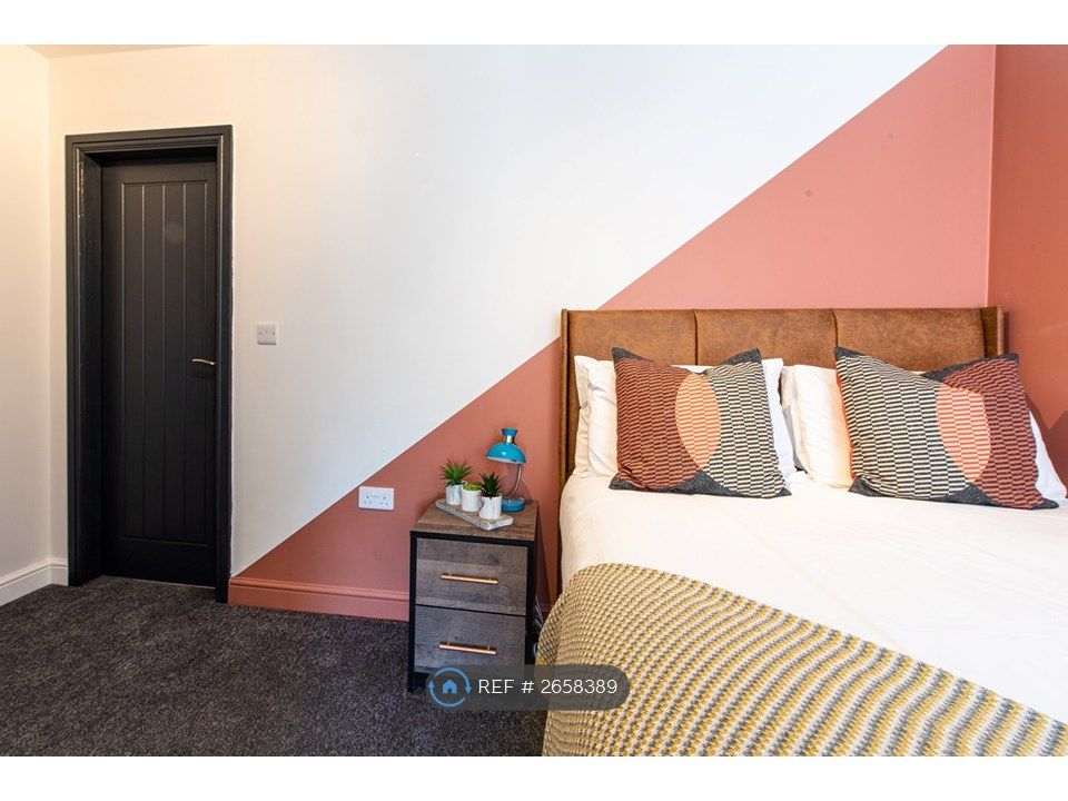 Property photo 3 of 13 Room 2 (Ensuite) - £595 Pcm Taken