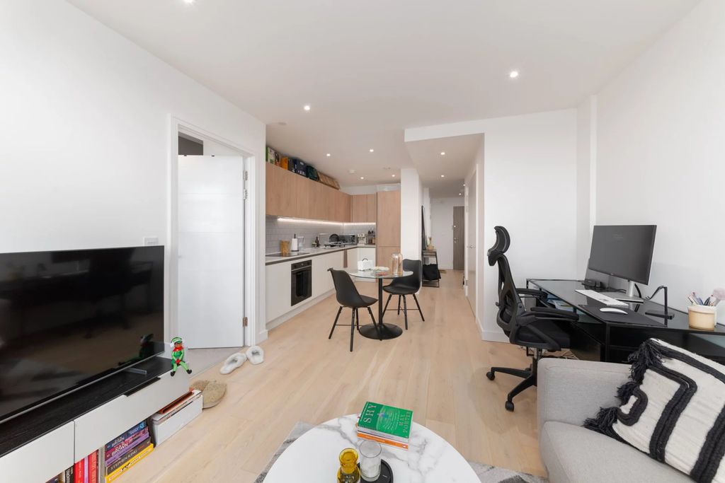 Property photo 1 of 9