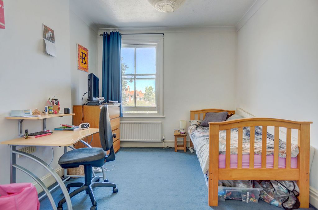 Property photo 3 of 20