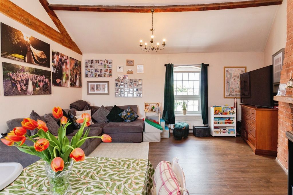 Property photo 2 of 10 Pbox-Img.Jpg