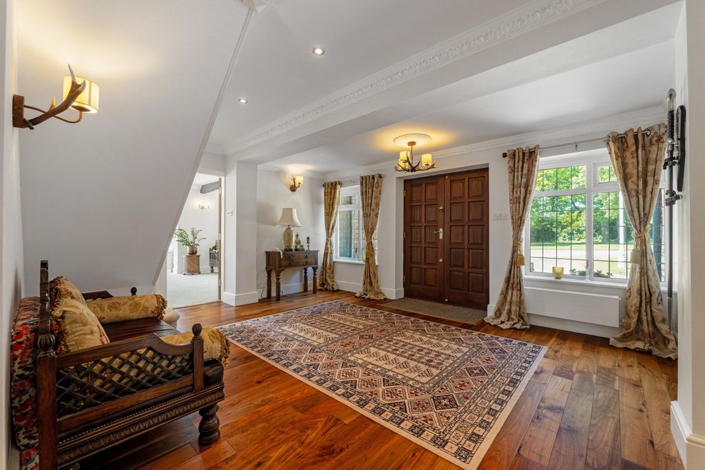 Property photo 2 of 40