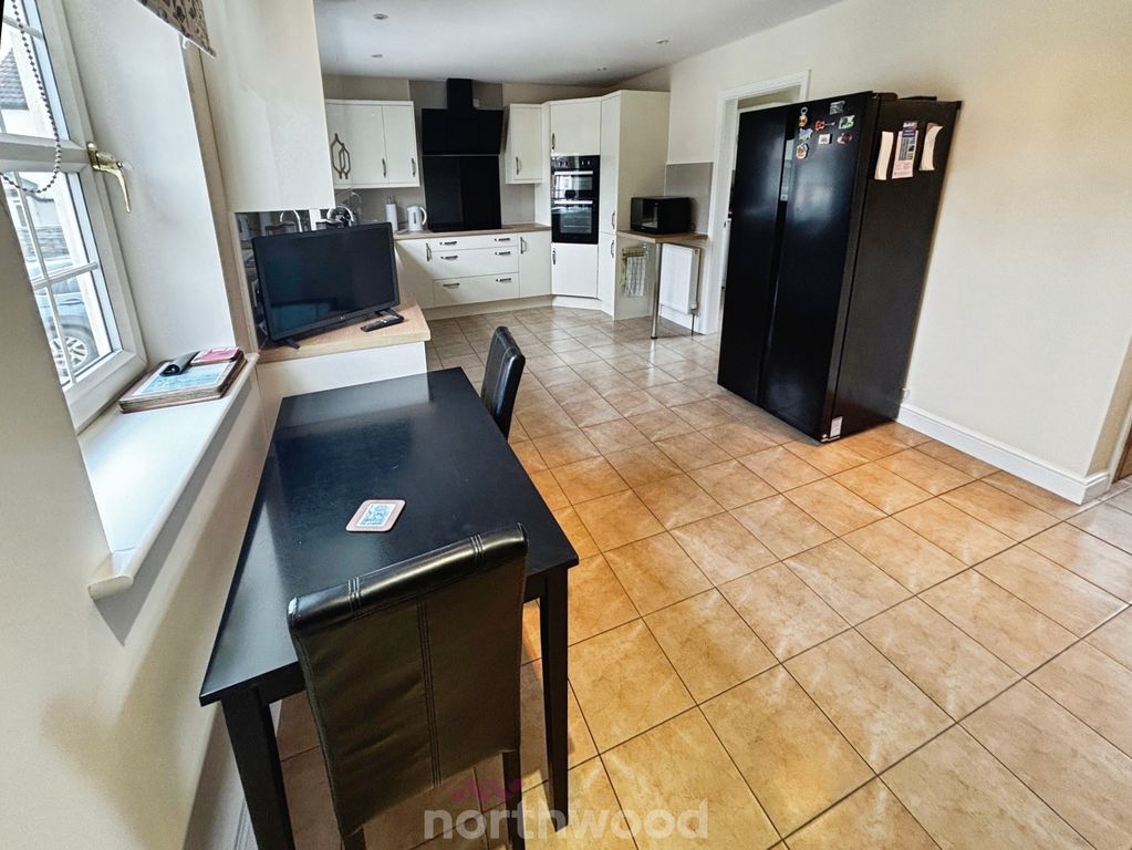 Property photo 3 of 38