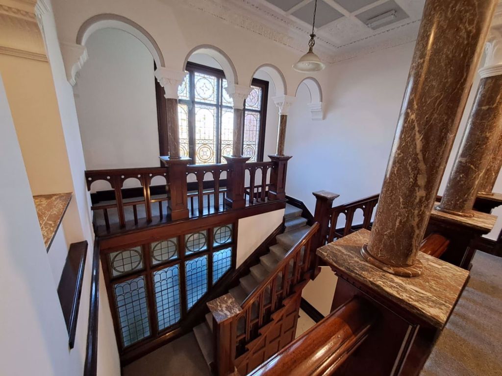 Property photo 1 of 13 Photo 6