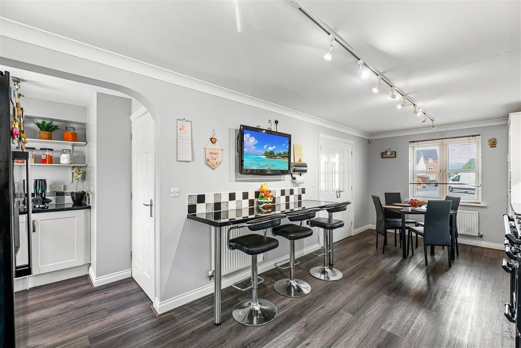 Property photo 2 of 28 Kitchen Diner