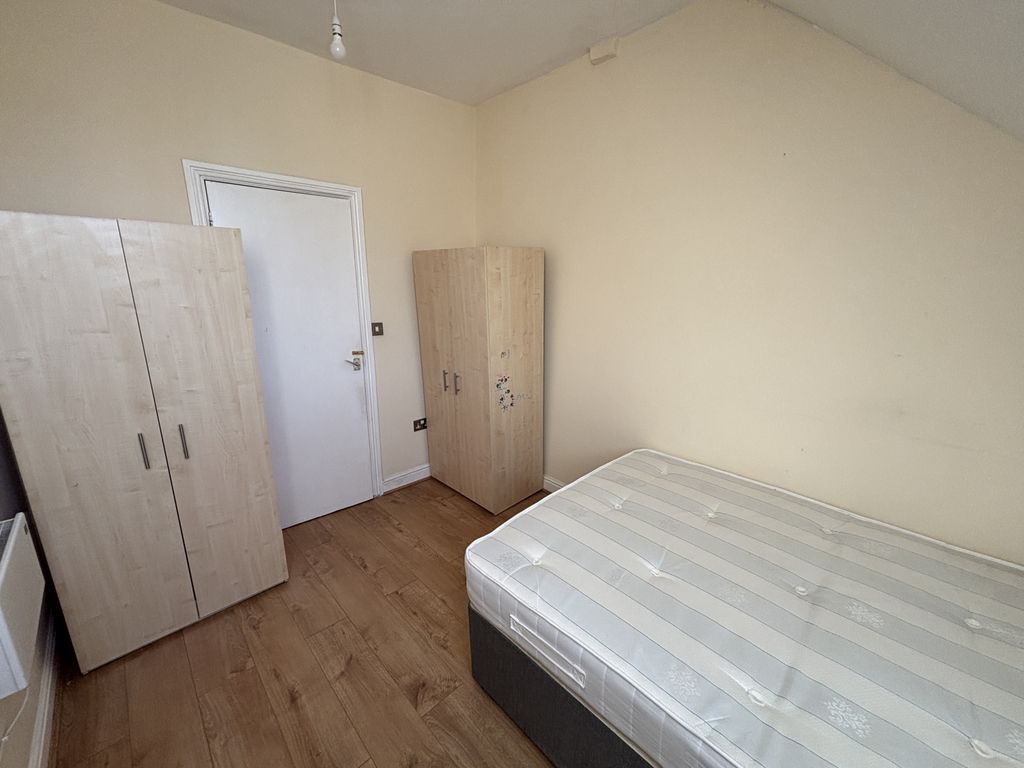 Property photo 3 of 11 Bedroom 1