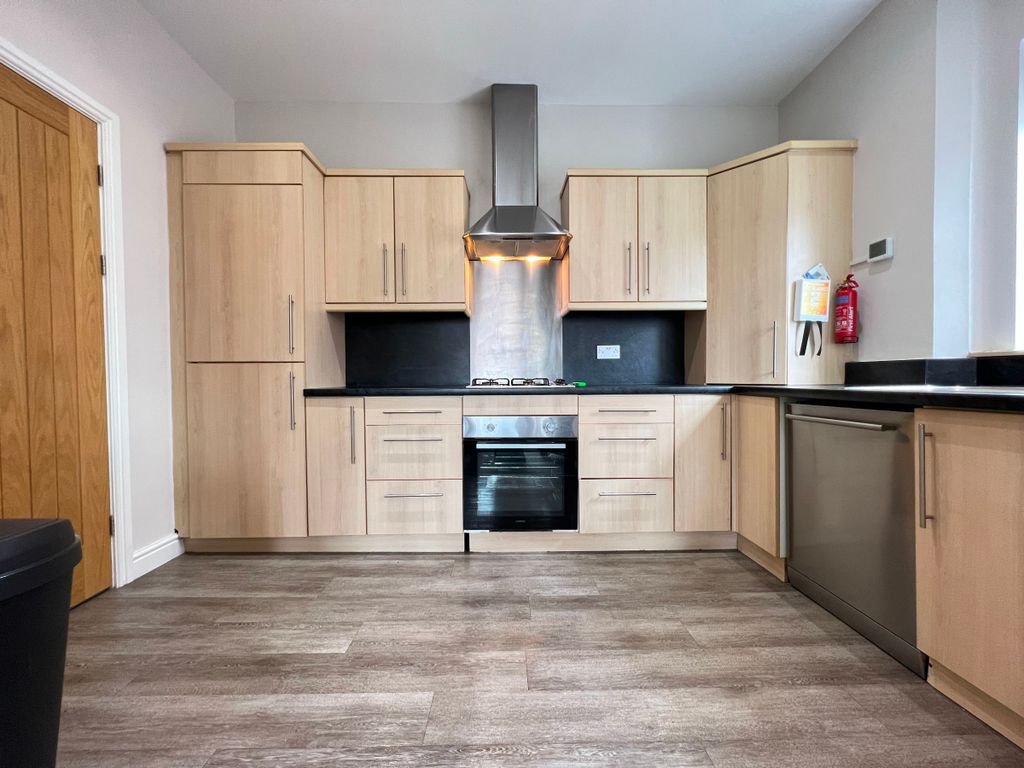 Property photo 1 of 9 848
