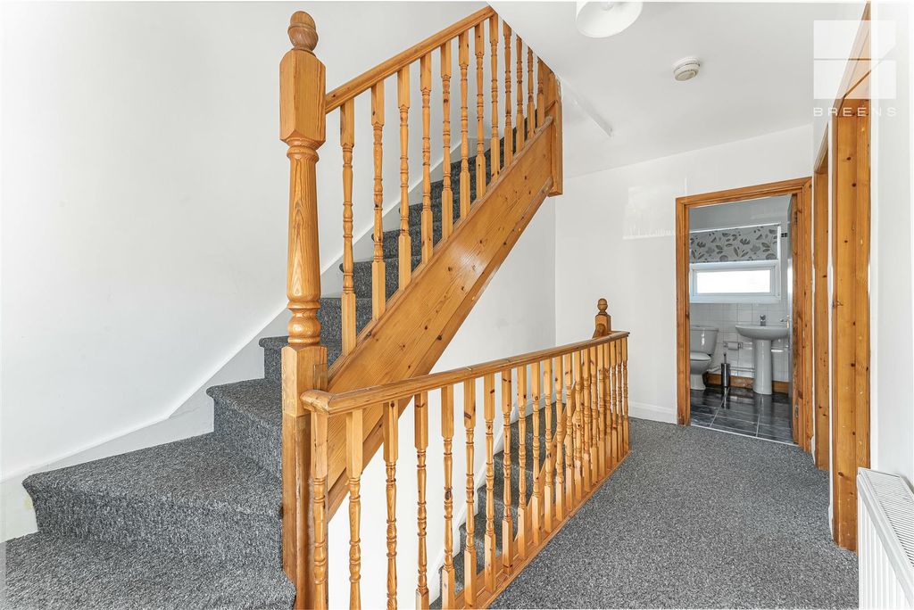 Additional image 9 of 3 bed property for saleCastle Avenue, Highams Park E4