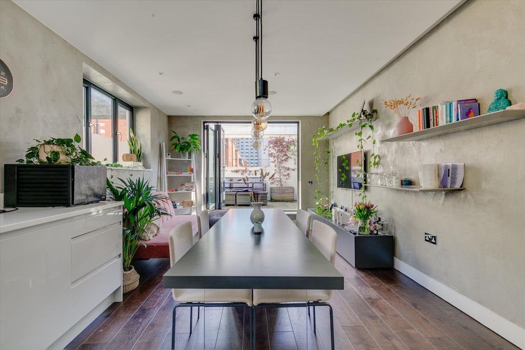 Property photo 3 of 11 Image