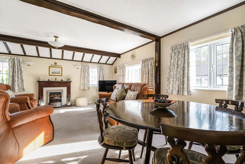 Property photo 3 of 22 Diner