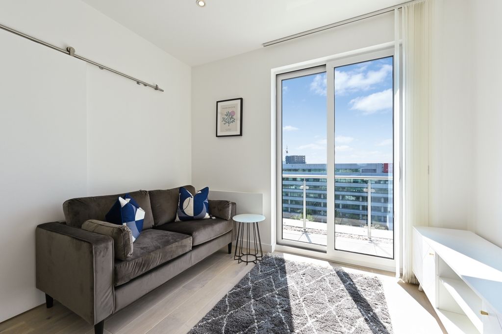 Property photo 1 of 11 Living