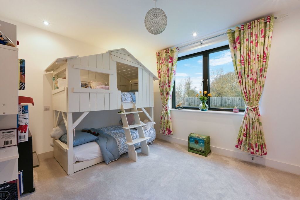 Additional image 14 of 5 bed detached house for saleMaplewood Drive, Lingfield RH7