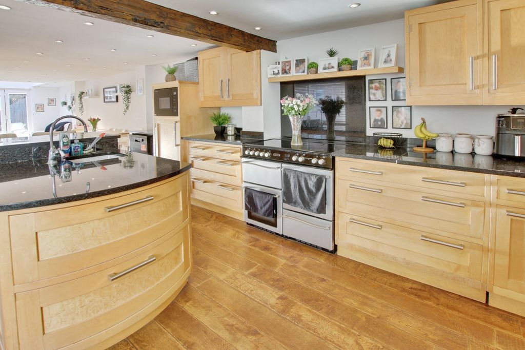 Property photo 2 of 19